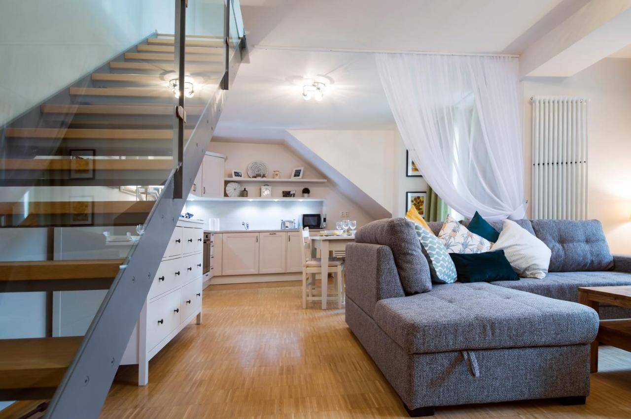 Modern Charvatova Apartament