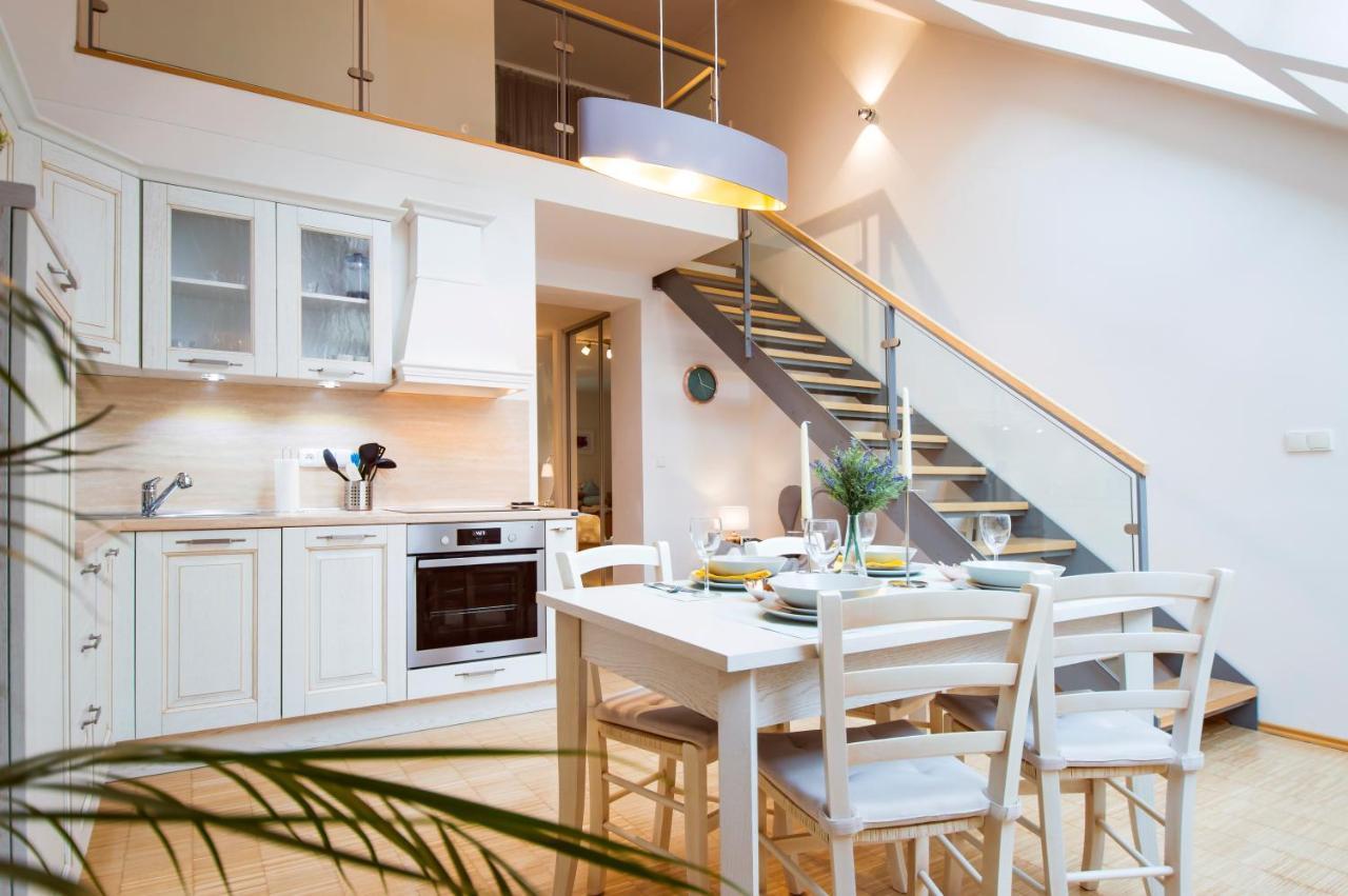 Modern Charvatova Apartament
