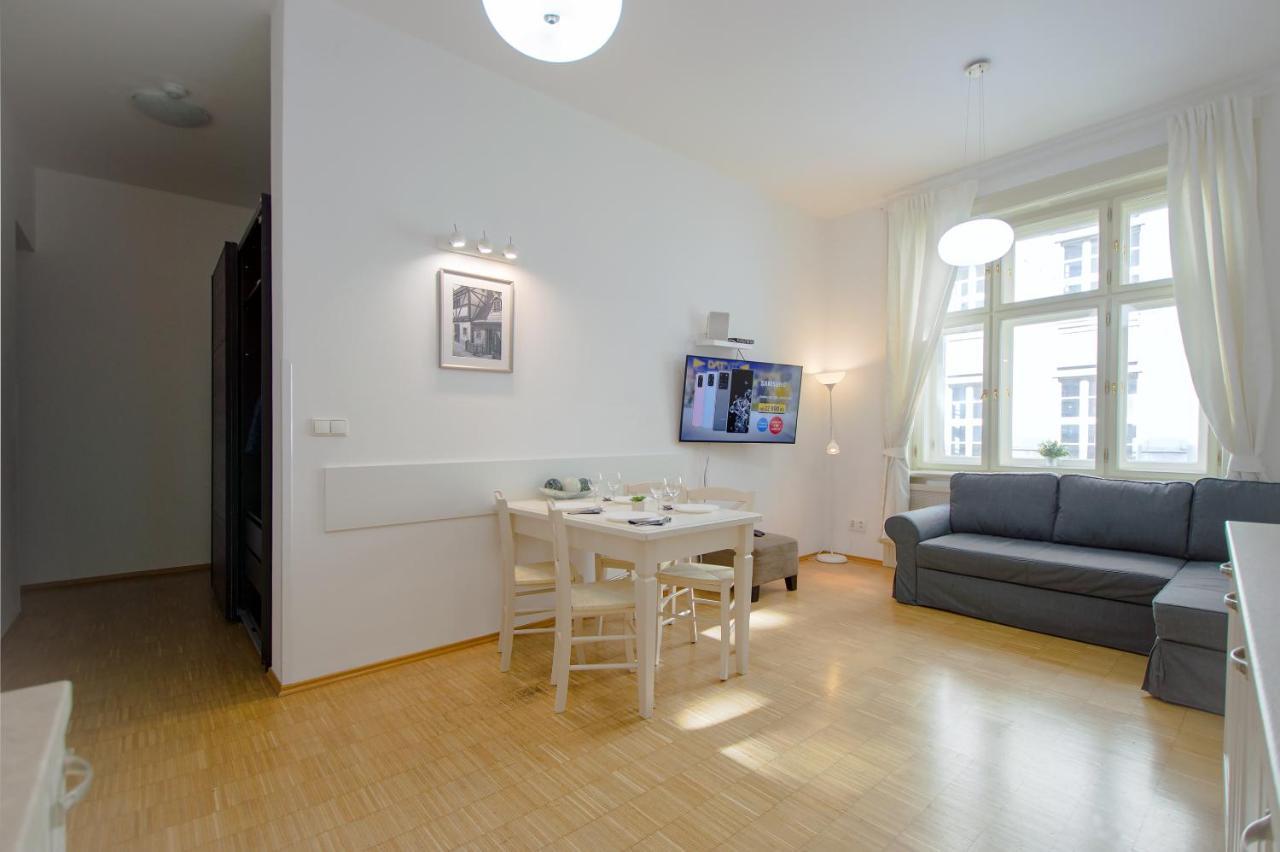 Modern Charvatova Apartament