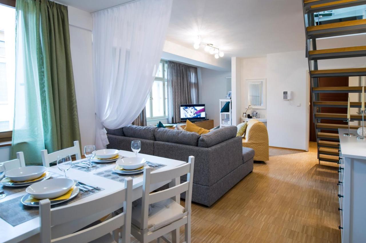 Modern Charvatova Apartamento