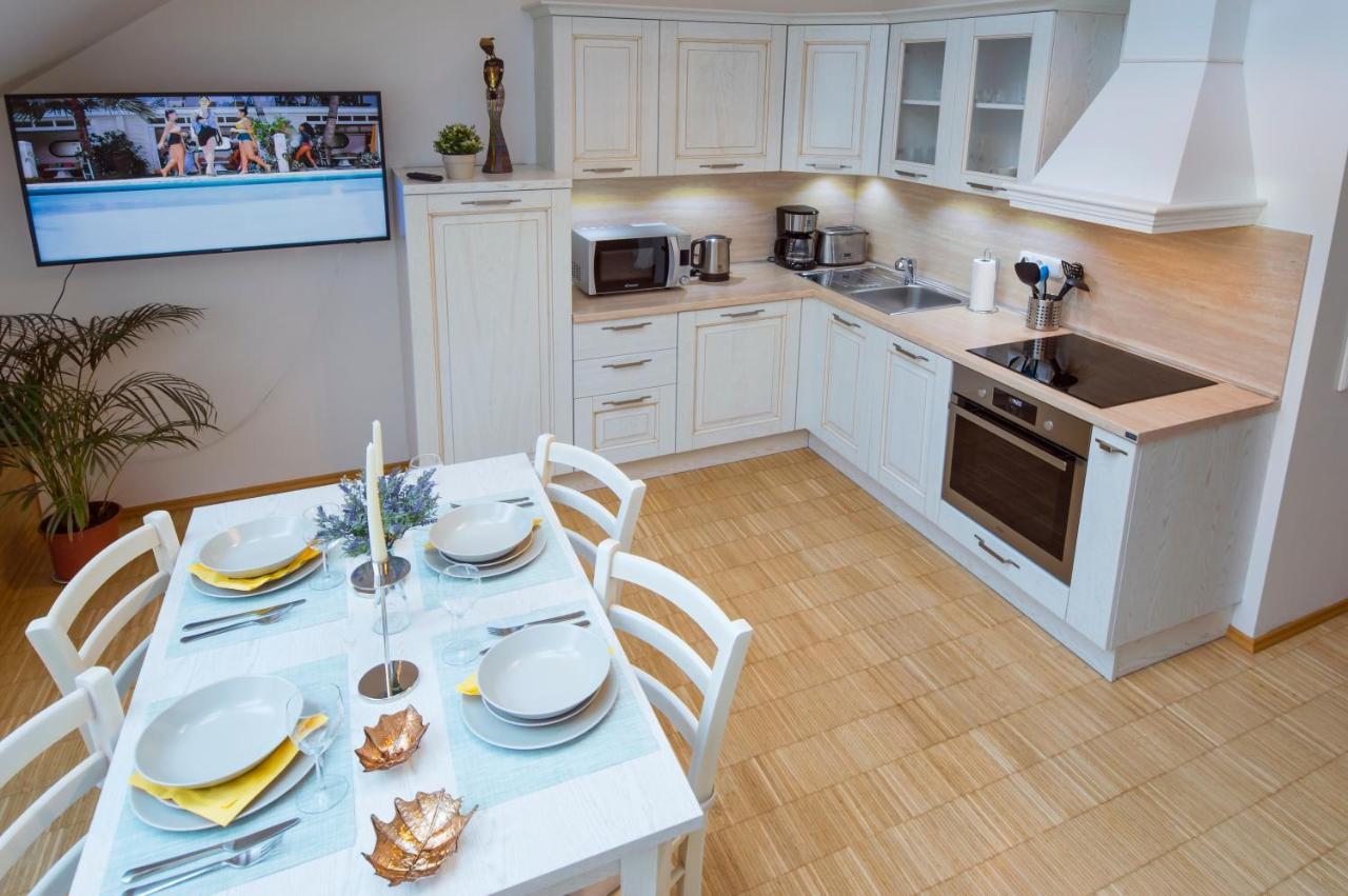 Modern Charvatova Apartamento