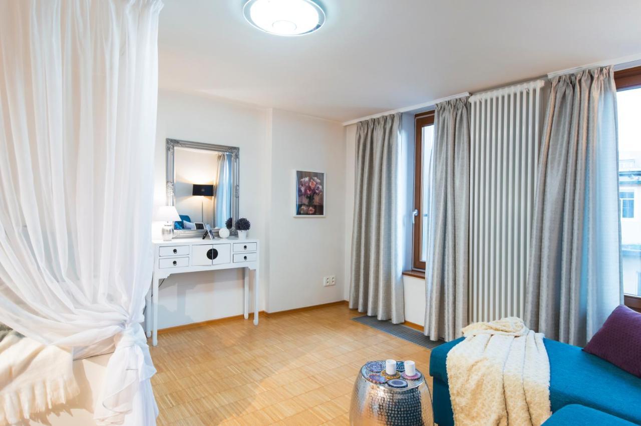 Modern Charvatova Apartamento
